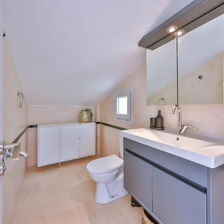 Вилла The Grove *