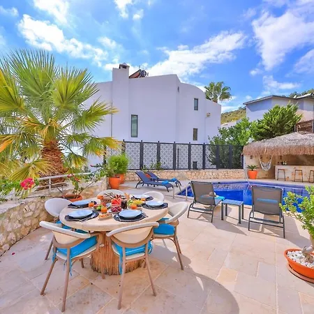 Вилла The Grove